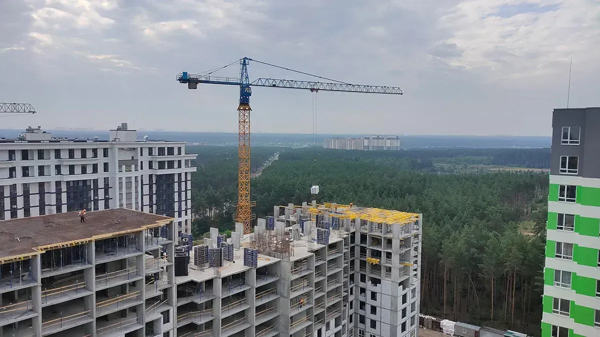 Готовність моноліту до 82%: в ЖК City Park II черга активно тривають будівельні роботи