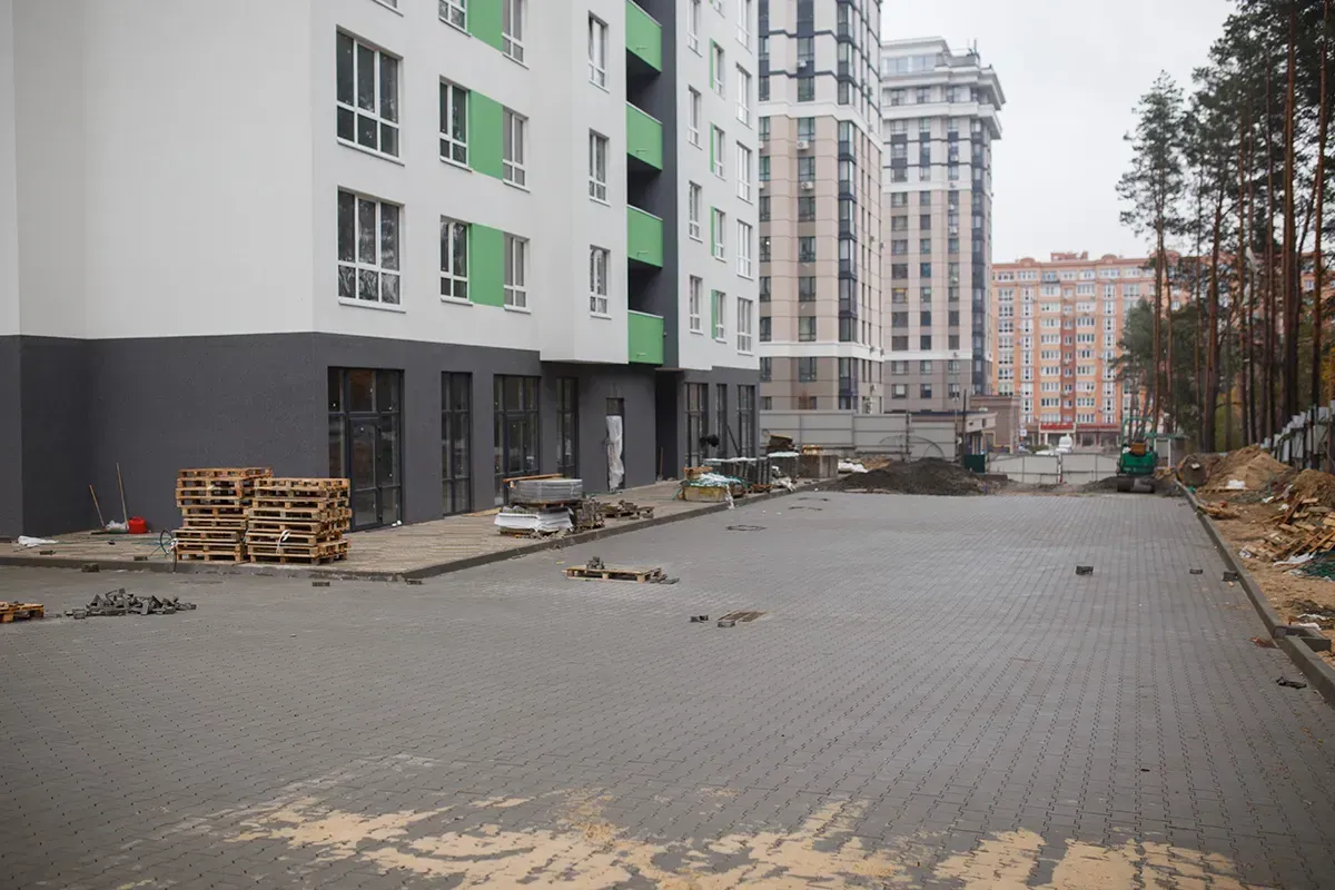 В ЖК City Park II черга триває блогоустрій території: тут облаштовуємо під’їзну дорогу та парковку - 5