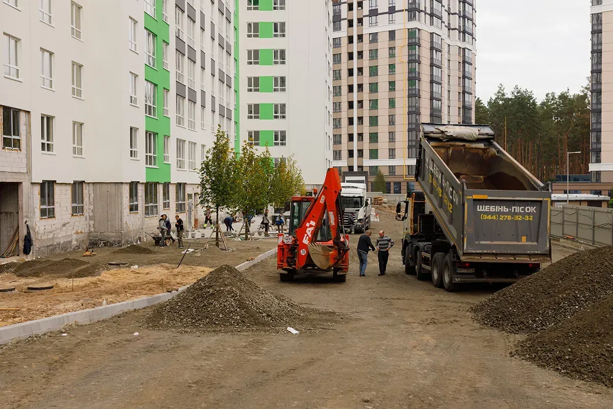 В другій черзі ЖК City Park триває благоустрій прибудинкової території - 6